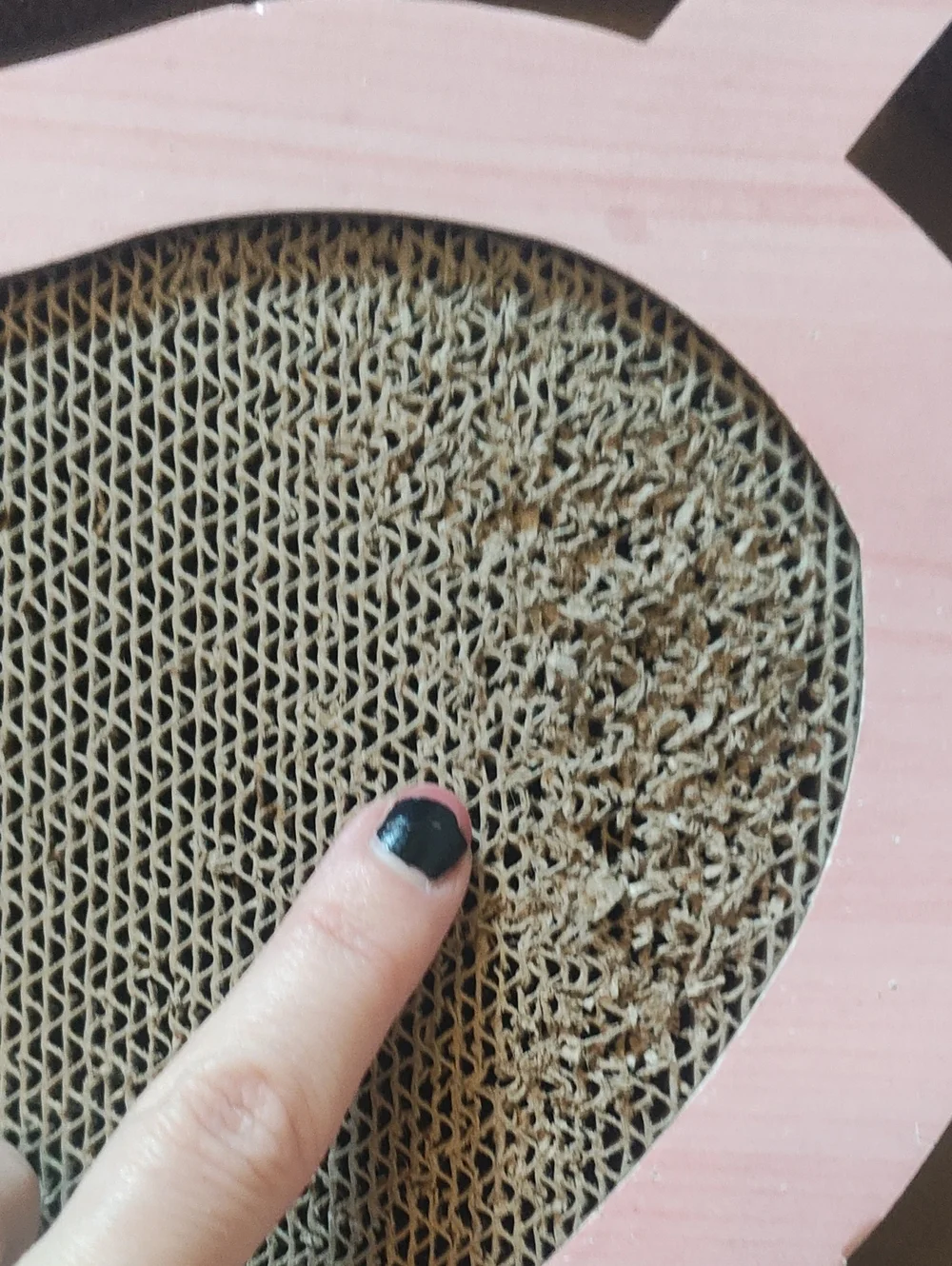 CAT SCRATCHER HEART-SHAPE WITH BALL